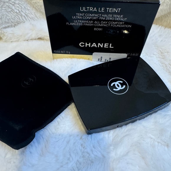 Chanel
Light-deep shade, golden undertone - Picture 6 of 8